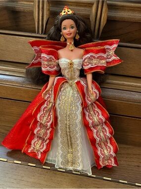 Mattel Happy Holidays Barbie 1997 Special Edition Brunette 10th Anniversary